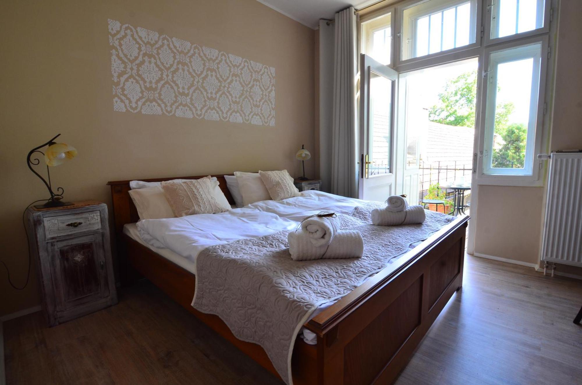Baronka Bed & Breakfast & Bistrot Betliar ภายนอก รูปภาพ