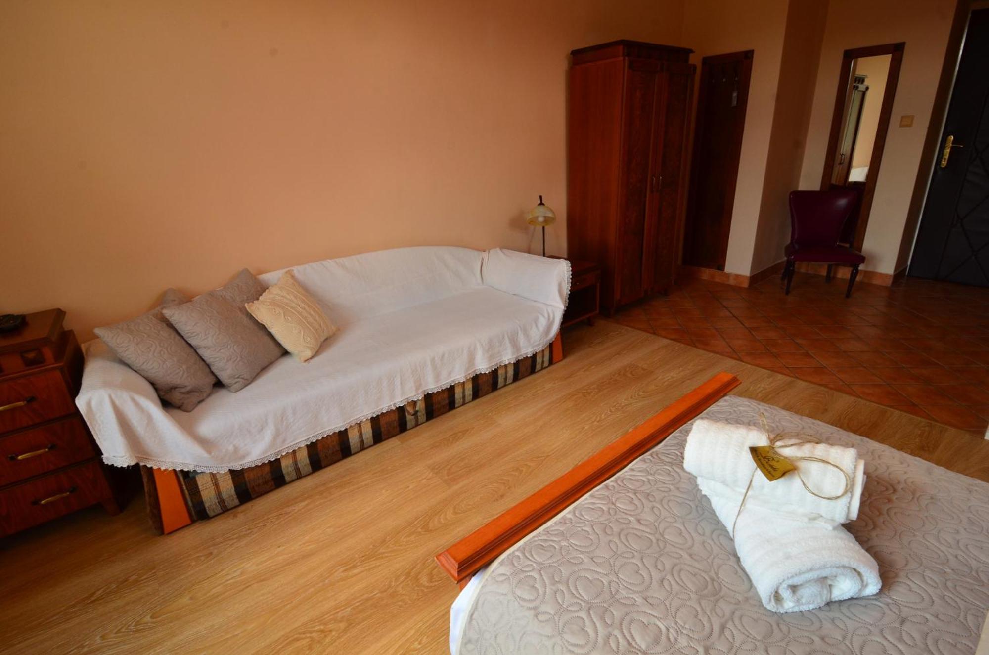 Baronka Bed & Breakfast & Bistrot Betliar ภายนอก รูปภาพ