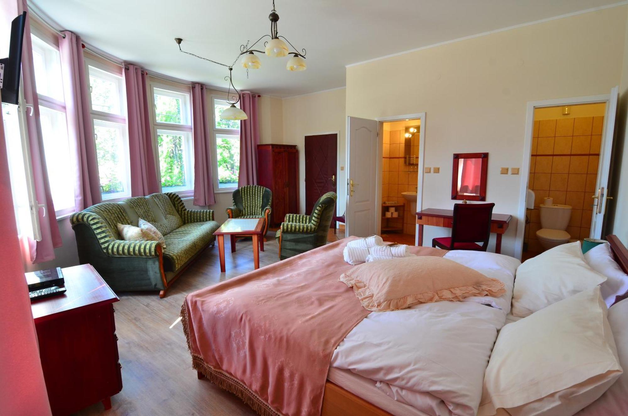Baronka Bed & Breakfast & Bistrot Betliar ภายนอก รูปภาพ