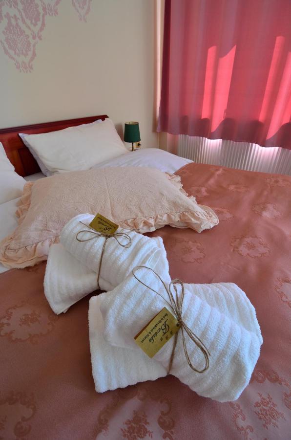 Baronka Bed & Breakfast & Bistrot Betliar ภายนอก รูปภาพ