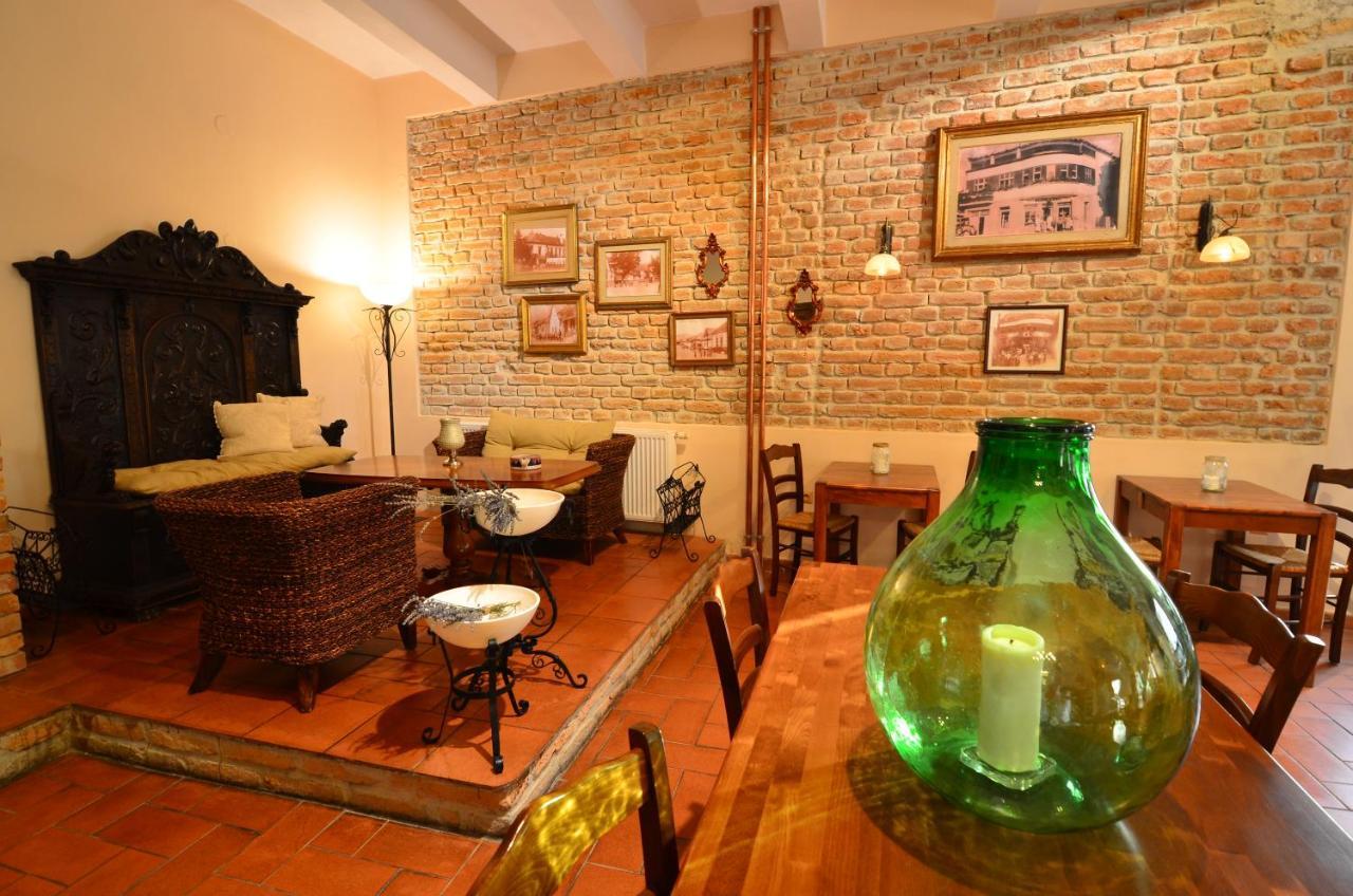 Baronka Bed & Breakfast & Bistrot Betliar ภายนอก รูปภาพ
