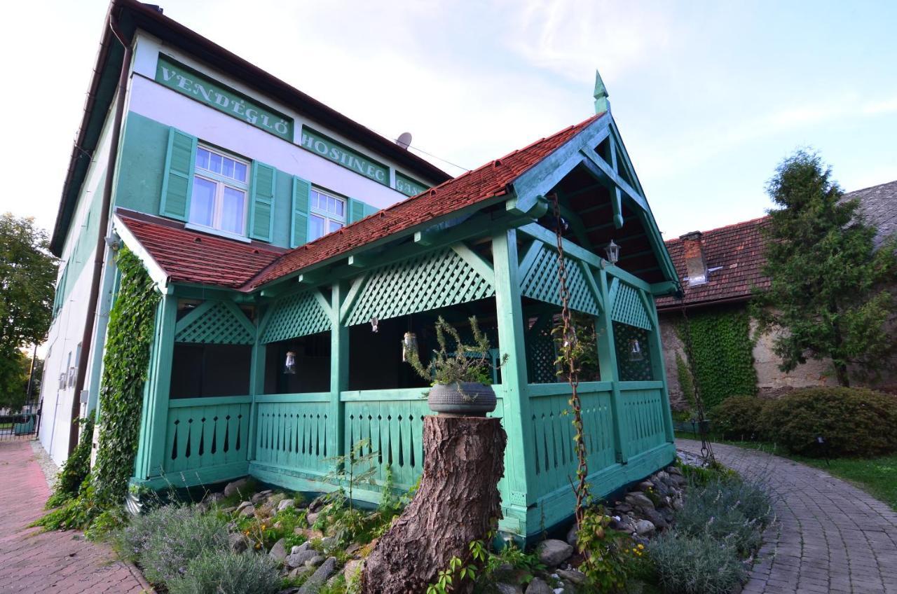Baronka Bed & Breakfast & Bistrot Betliar ภายนอก รูปภาพ