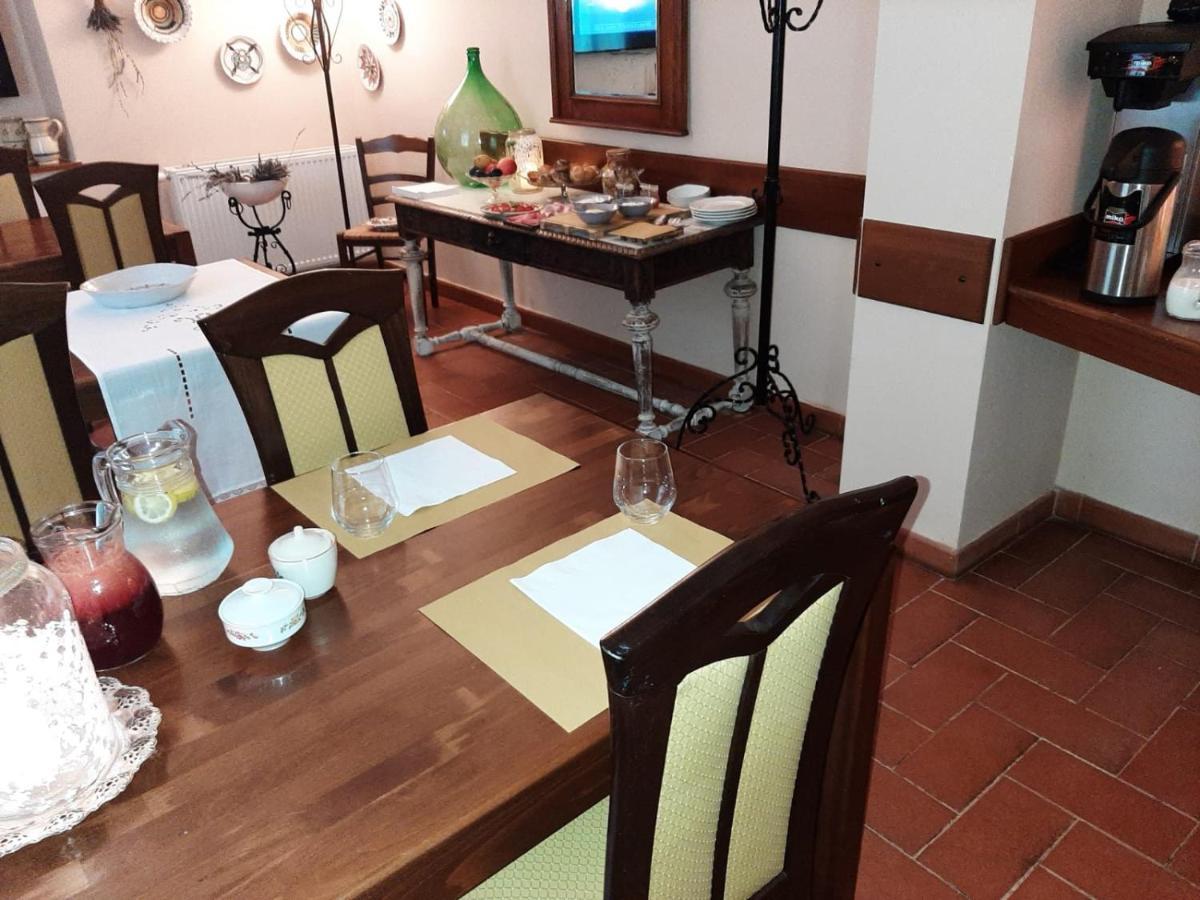 Baronka Bed & Breakfast & Bistrot Betliar ภายนอก รูปภาพ