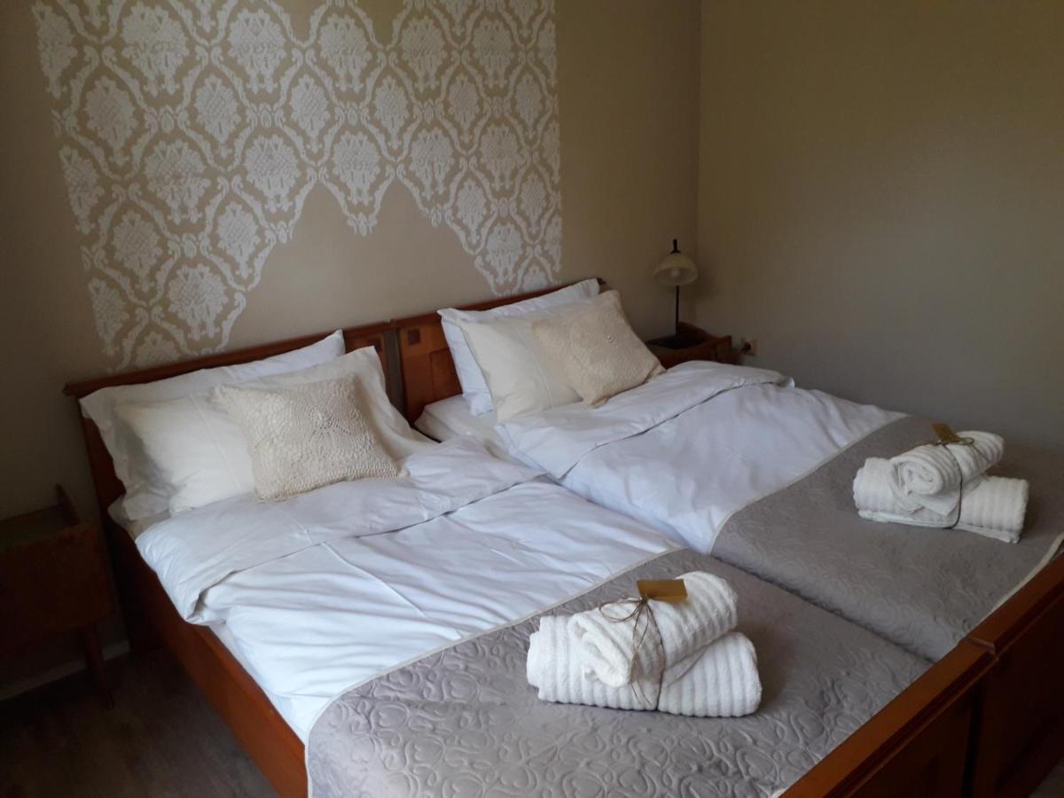 Baronka Bed & Breakfast & Bistrot Betliar ภายนอก รูปภาพ