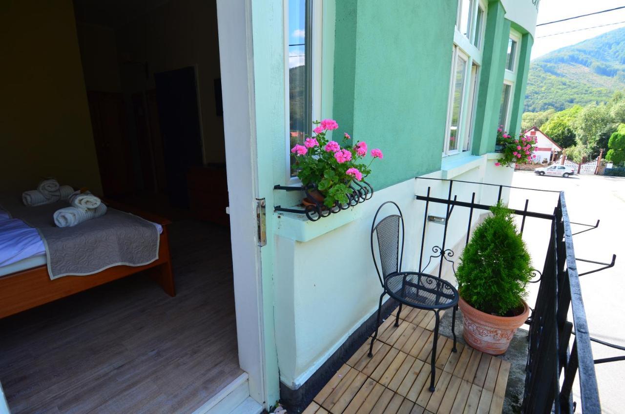Baronka Bed & Breakfast & Bistrot Betliar ภายนอก รูปภาพ