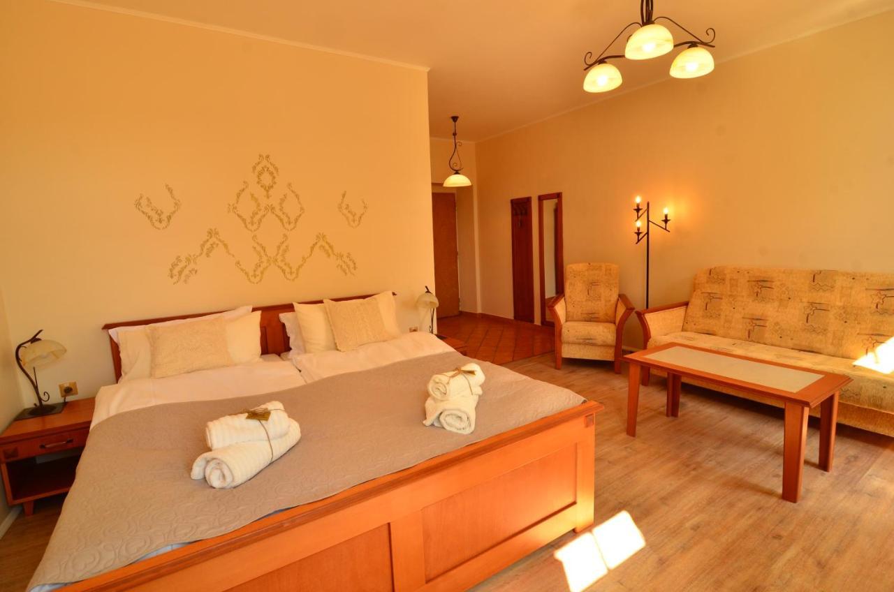 Baronka Bed & Breakfast & Bistrot Betliar ภายนอก รูปภาพ